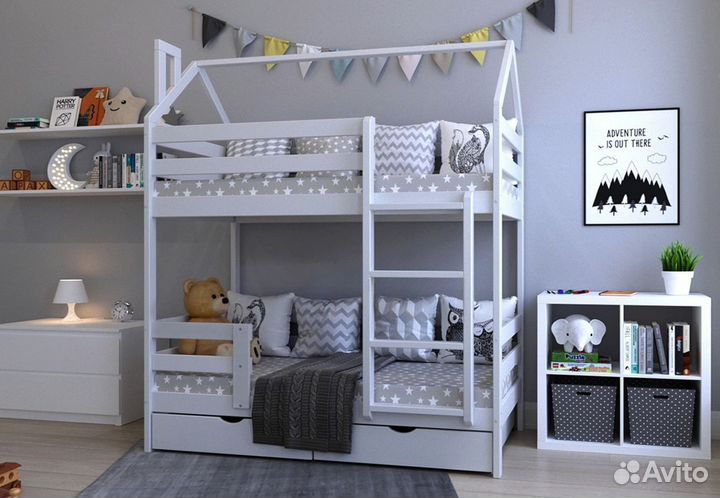 Двухъярусная кровать домик из дерева