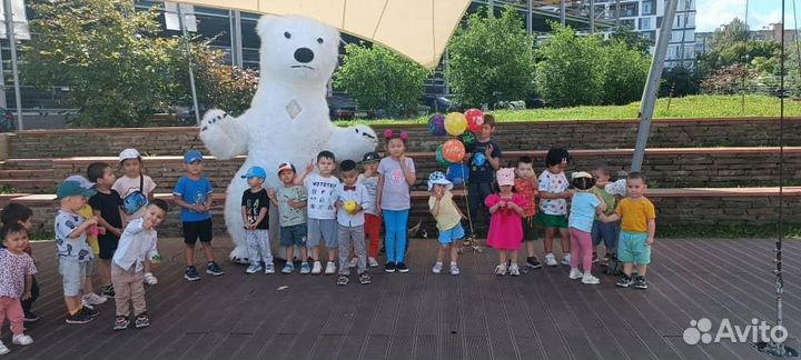 Поздравление Белый мишка и Чебурашка