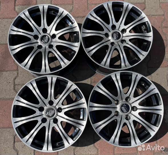 R16 Литье 5х114,3 7J ET:35 цо:72,1