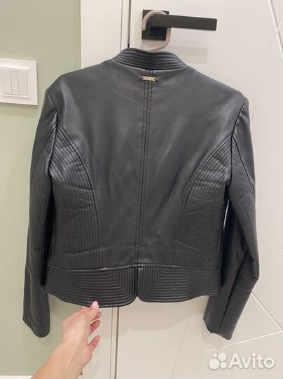 Куртка guess 42