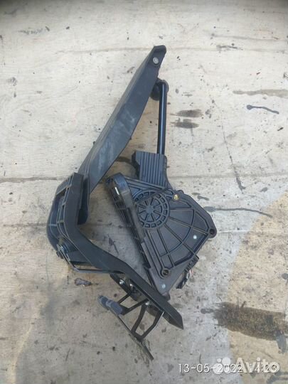 Педаль газа электрическая на Хонда Легенд 2007 год