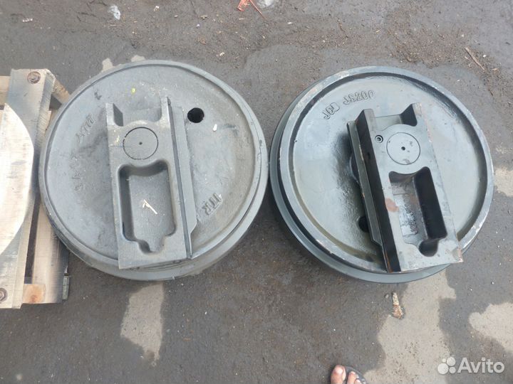 Колесо направляющее Ленивец JCB220 215/12230 LK378