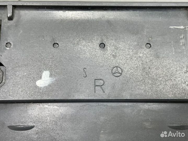 Дефлектор воздушный передний правый Mercedes-Benz