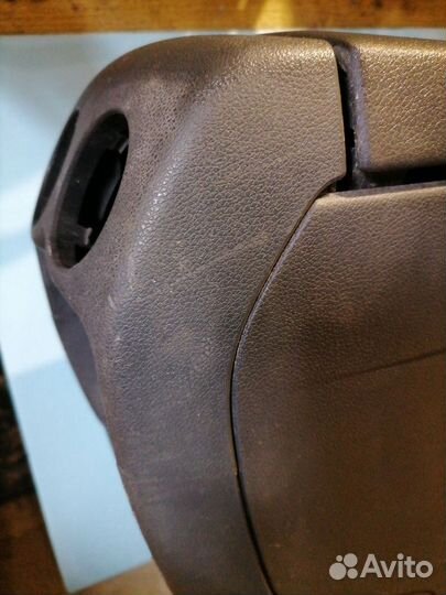 Консоль центральная Peugeot 3008