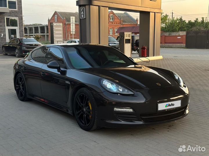 Porsche Panamera 4, 2010