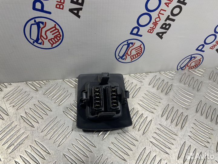 Блок управления стеклоподъемниками Renault Sandero