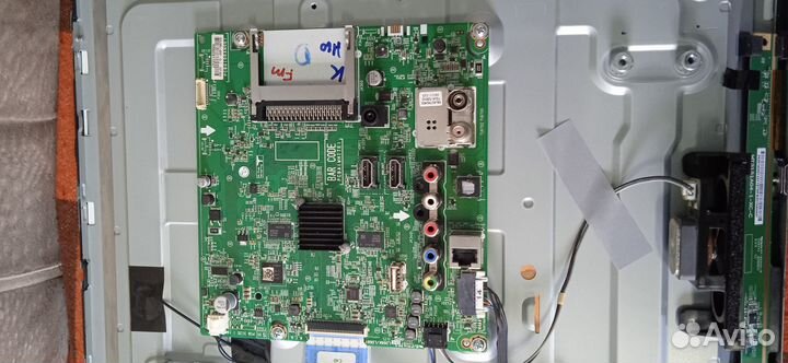 Телевизор LG32LH590U