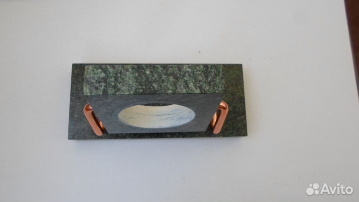 Подставка малахитовая