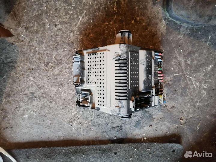 Блоки предохранителей вольво s60 5 г 2.5