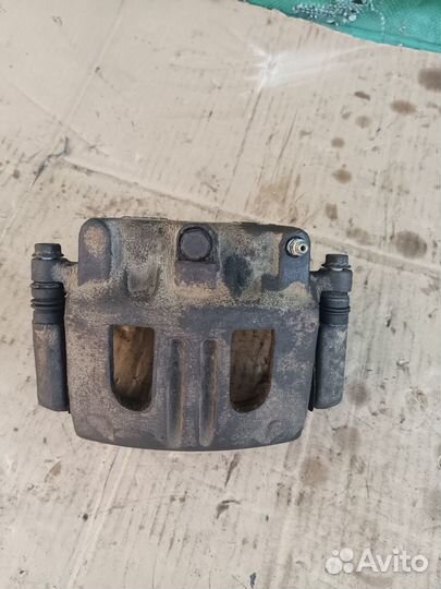 Суппорт передний правый Ford Explorer 2001-2006 г