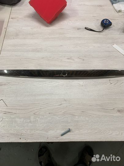 Накладка крышки багажника nissan almera G15