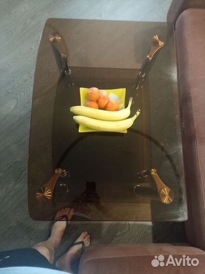 Стол из стекла