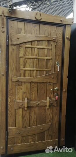 Дверь входная деревянная новая