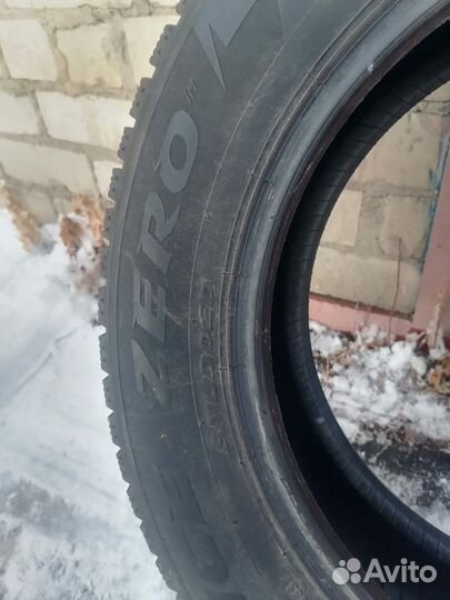 Pirelli Ice Zero 215/65 R17