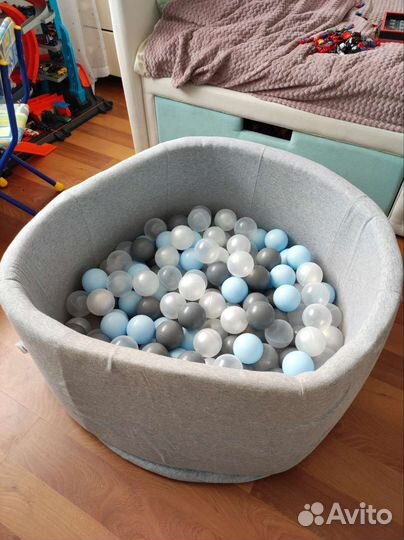 Сухой бассейн с шариками