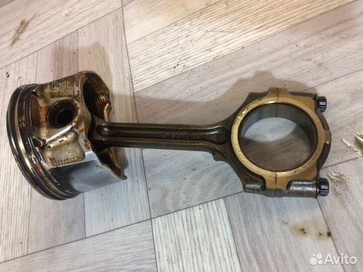 Поршень шатун Nissan X-Trail T30 QR25DE