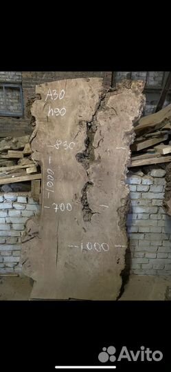 Слэбы и спилы дерева, стол