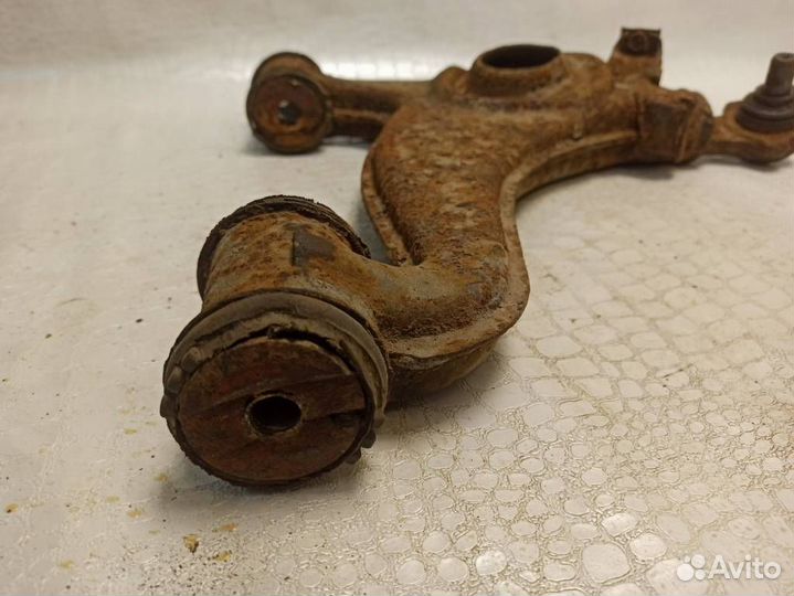 Рычаг передний правый нижний