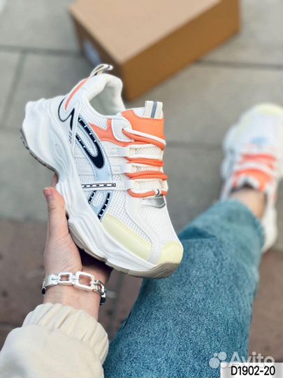 Кроссовки женские