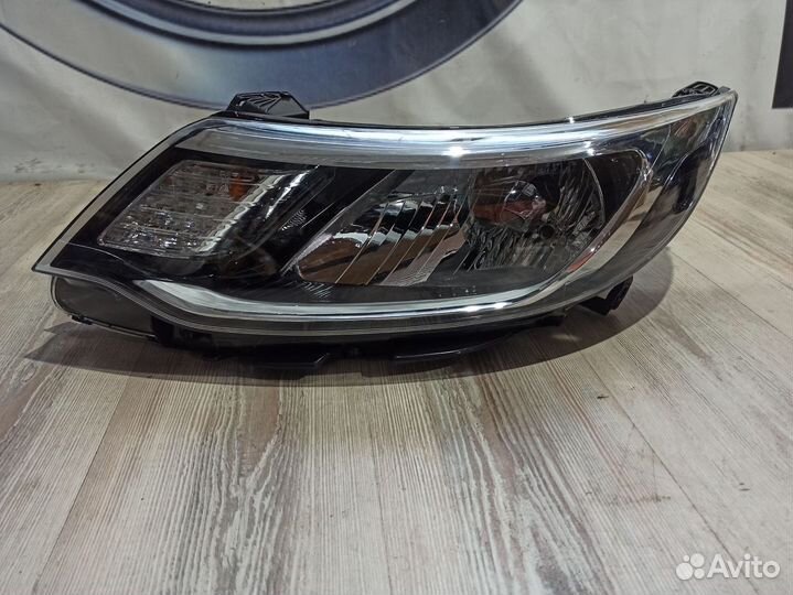 Фара Kia RIO 3 Лев