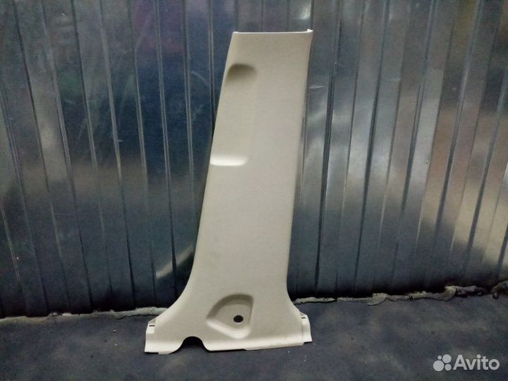 Обшивка салона правая Toyota Venza 2.7 2008-2016