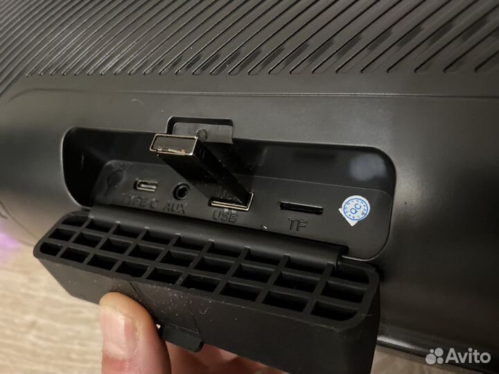 Портативная колонка с мощным бассом