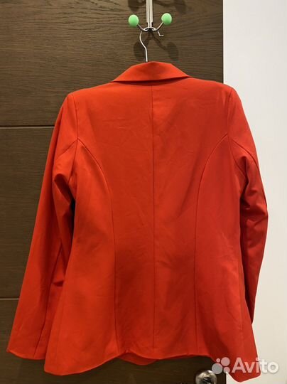 Красный Пиджак новый женский тренд