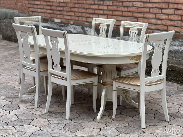 Стол и стулья