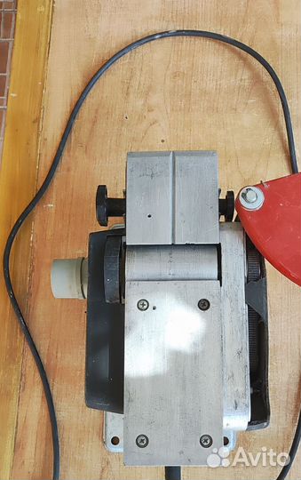 Рубанок электрический Интерскол