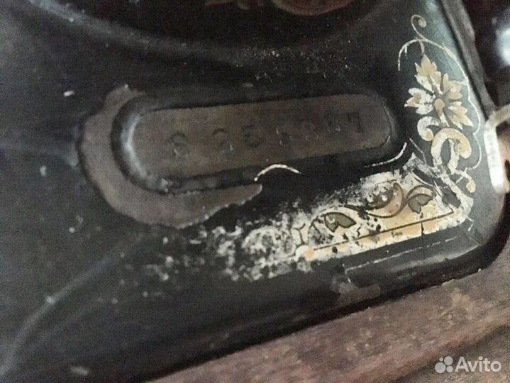 Старинная швейная машинка зингер