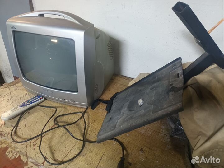 Телевизор бу с креплением на стену