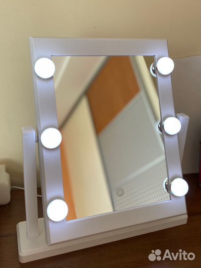 Зеркало с подсветкой настольное