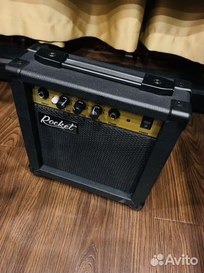 Электрогитара с Комбиком (+комплект аксессуаров)