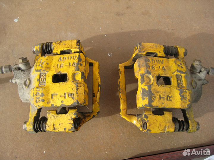 Суппорт левый/правый Nissan Skyline