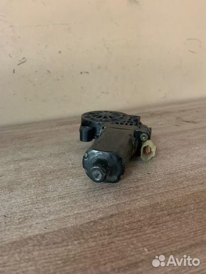 Моторчик стеклоподьемников Elantra XD левый