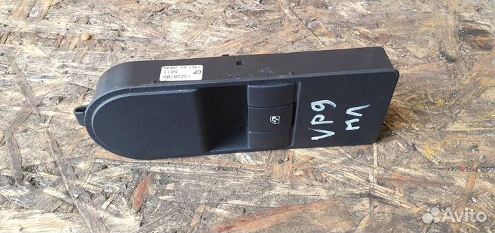 Кнопка стеклоподъемника Opel Astra H 2004-2014