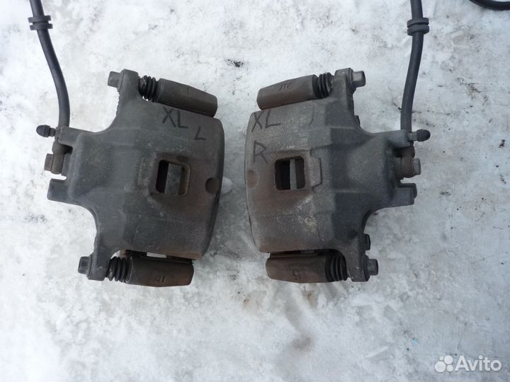 Суппорта тормозные передние Mitsubishi Outlander