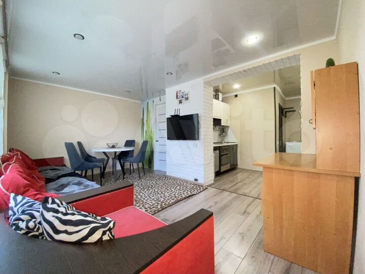 2-к. квартира, 52 м², 1/9 эт.