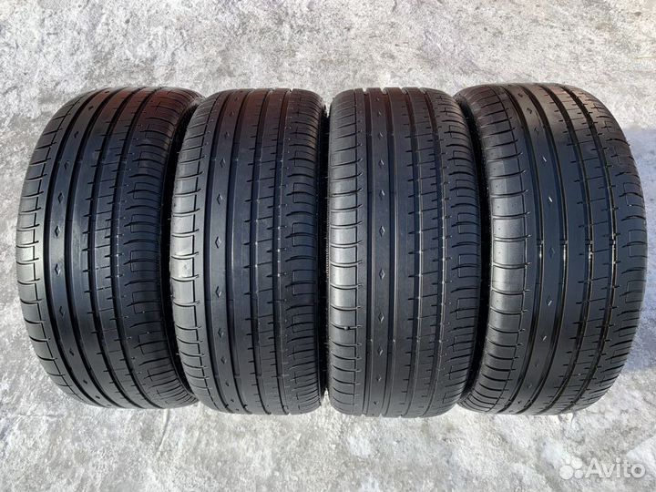 Accelera PHI-R 245/35 R20