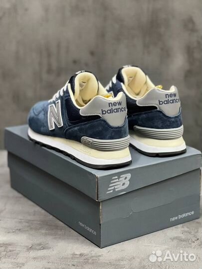 Небесная Элегантность: New Balance 574 Blue