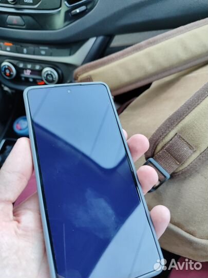 Наклейка гидрогелевой пленки на смартфон 360