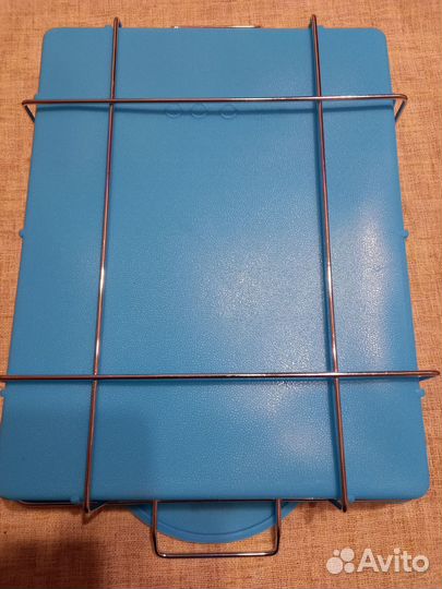 Силиконовая форма на металлической подставке