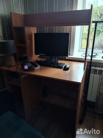 Компьютерный стол