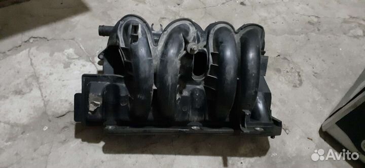 Впускной коллектор Renault logan 1