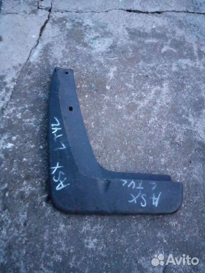 Mitsubishi ASX 10 задний левый брызговик