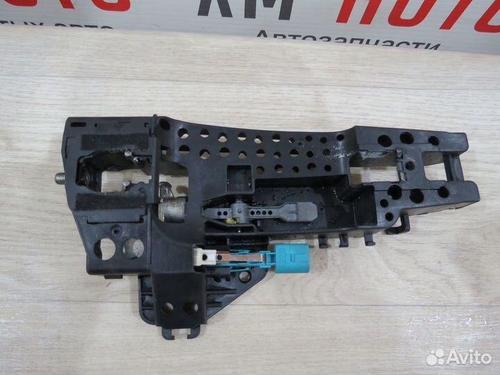 Кронштейн ручки передний правый Audi A7