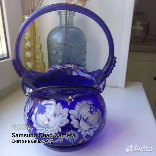 Ваза из синего стекла