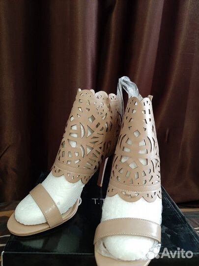 Новые босоножки