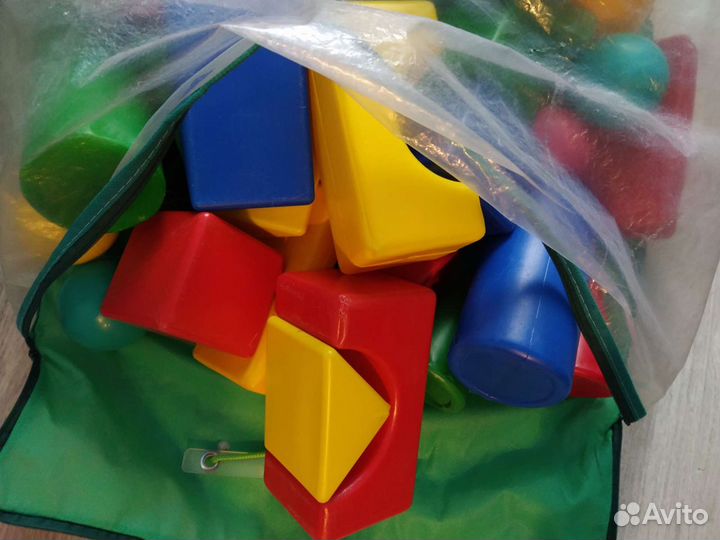 Конструктор пластмассовый