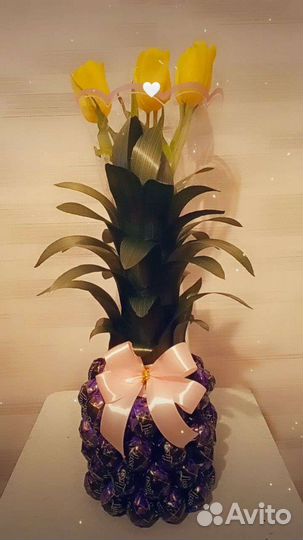 Ананас из конфет